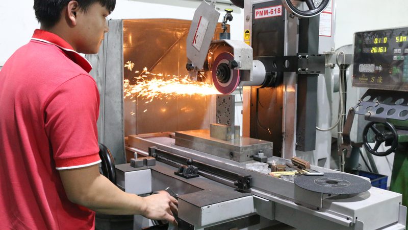 小型压铸模具规格参数解析：关键因素与选型要点