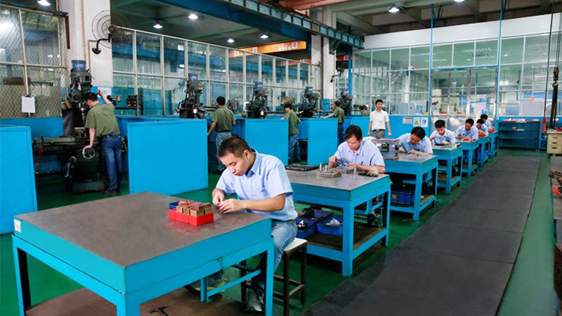 冲压精密模具与普通模具：本质区别与选择要点